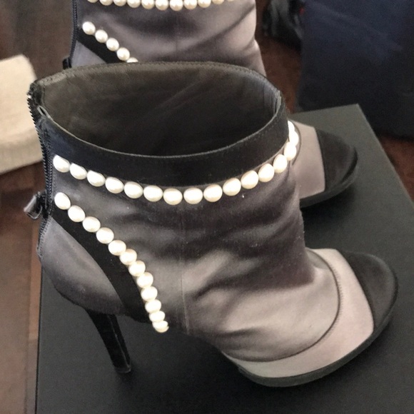 Chanel ankle boots with pearl trimmed size 6(36) - Picture 2 of 8